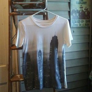 ⛵5/$15 Joe Fresh Big City T-shirt